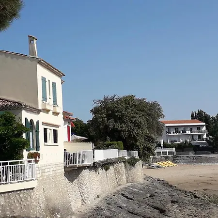 Le Charentais - De 4 Personnes Bord De *