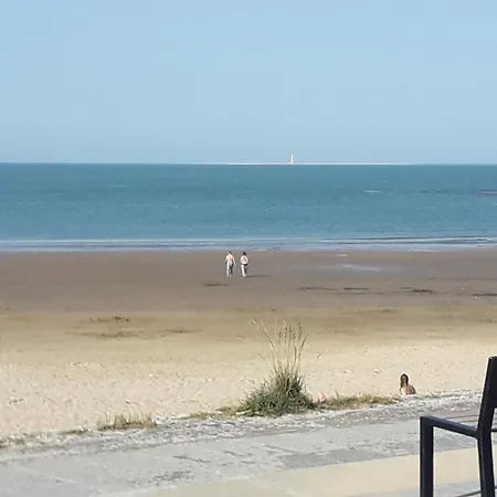 Le Charentais - De 4 Personnes Bord De