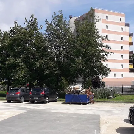 Le Charentais - De 4 Personnes Bord De *